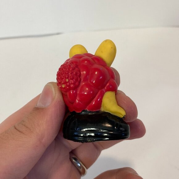 Vintage Tonka Keypers Finder Pointing mini 2" Figure Red Yellow 80s - Picture 8 of 10